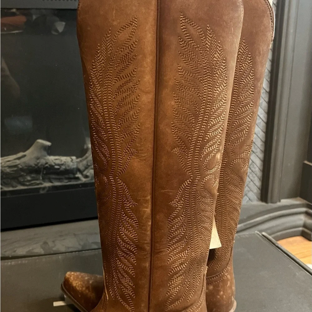 Ariat Brown Heeled Boots with Classic Western Style - Picture 7 of 17